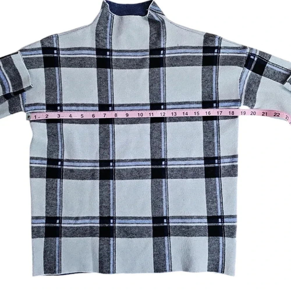 Tahari Plaid Mock Neck Sweater Womens Small Gray Blue Minimalist Cozy Classic - Picture 6 of 7